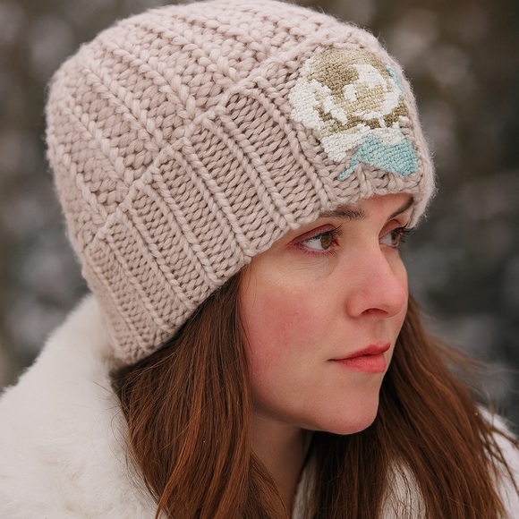 Free People Everything Rosy Floral Appliqué Knit Cuffed Beanie Hat Brand New! - Picture 8 of 8
